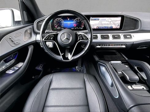 Used 2025 Mercedes-Benz GLS 450 4MATIC image 7