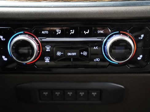 Used 2024 GMC Sierra 3500 SLE image 27