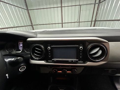 Used 2017 Toyota Tacoma SR5 w/ Tow Package RWD image 18