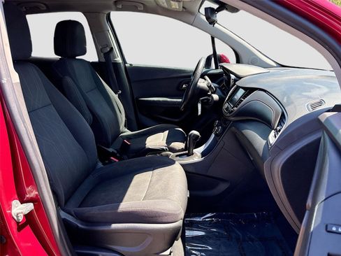 Used 2019 Chevrolet Trax LT FWD image 25