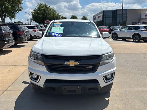 Used 2018 Chevrolet Colorado Z71 AWD/4WD image 2