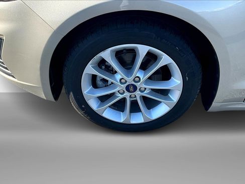 Used 2019 Ford Fusion SE image 2