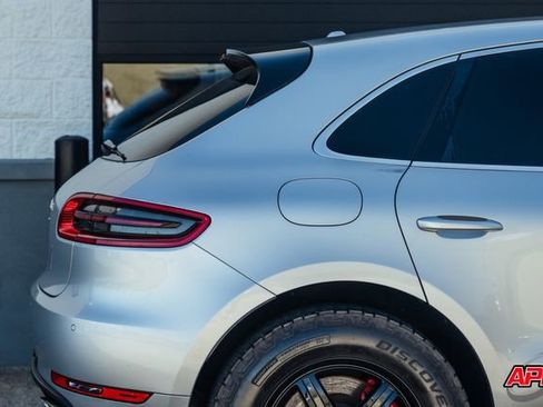 Used 2015 Porsche Macan Turbo image 30