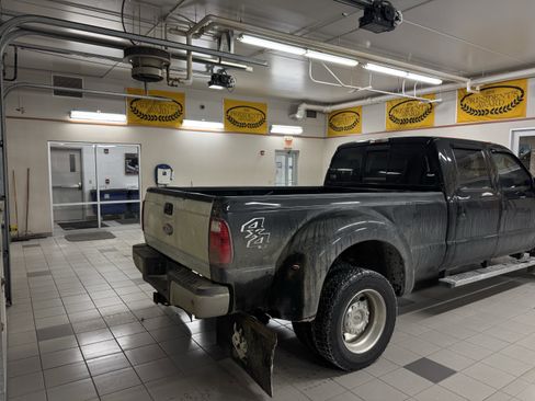 Used 2015 Ford F450 Lariat w/ Chrome Package image 2