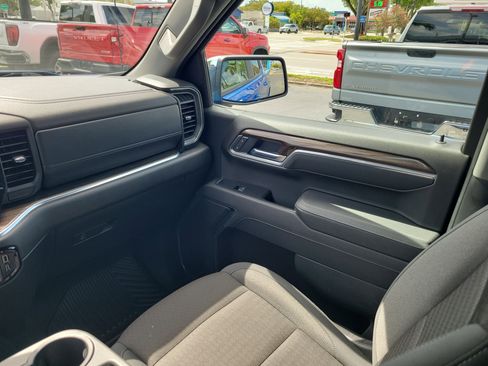 Used 2025 Chevrolet Silverado 1500 LT AWD/4WD image 13