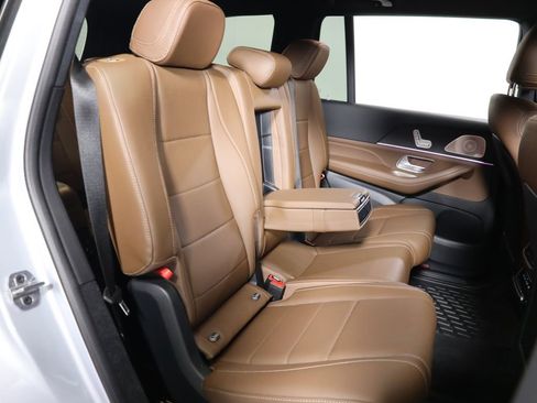 Used 2025 Mercedes-Benz GLS 450 4MATIC image 62