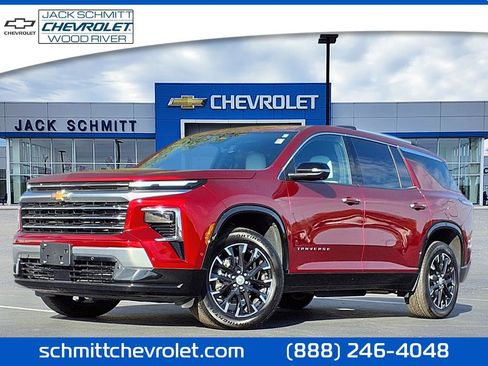 Used 2024 Chevrolet Traverse RS image 1