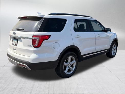 Used 2017 Ford Explorer XLT w/ Equipment Group 202A AWD/4WD image 5