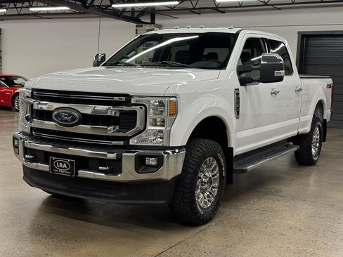 Used 2022 Ford F250 XLT w/ XLT Premium Package AWD/4WD image 3