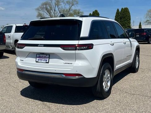 Used 2023 Jeep Grand Cherokee Laredo AWD/4WD image 5