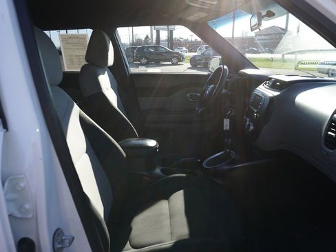 Used 2019 Kia Soul image 28