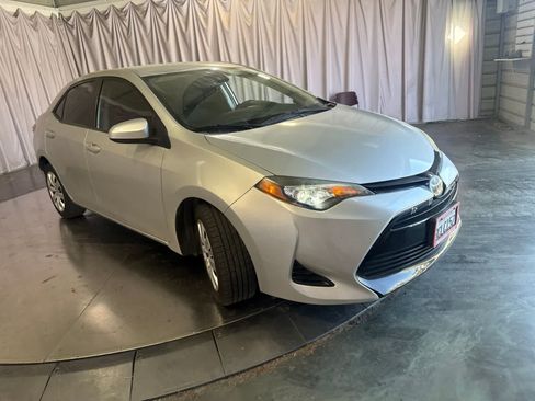 Used 2018 Toyota Corolla LE FWD image 3