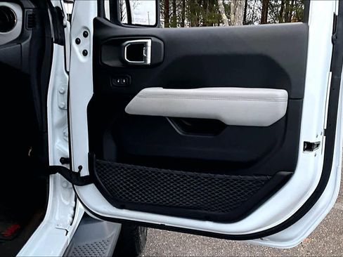 Used 2021 Jeep Wrangler Unlimited Sahara image 21