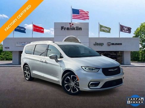 Used 2024 Chrysler Pacifica Pinnacle FWD image 1