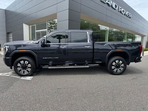 Used 2025 GMC Sierra 2500 Denali w/ Denali Reserve Package AWD/4WD image 5