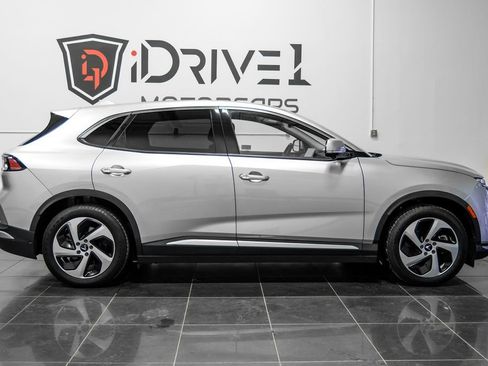 Used 2023 VinFast VF 8 Eco AWD/4WD image 7