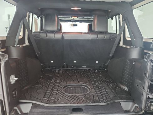 Used 2016 Jeep Wrangler Unlimited Rubicon AWD/4WD image 32