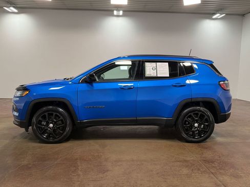 Used 2024 Jeep Compass Latitude AWD/4WD image 6