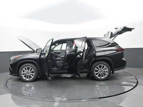 Used 2026 Toyota Highlander Limited image 34