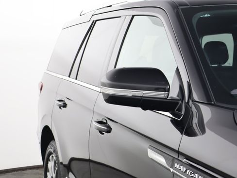 Used 2024 Lincoln Navigator Premiere image 14