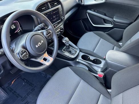 Used 2023 Kia Soul LX w/ LX Technology Package image 11
