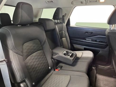 Used 2024 Nissan Pathfinder SV FWD image 13
