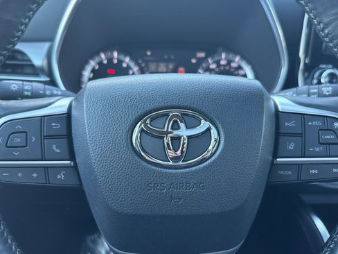 Certified 2022 Toyota Highlander Platinum image 27