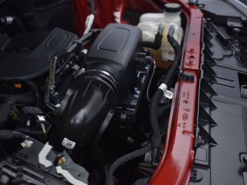 Used 2020 Ford Explorer XLT w/ Equipment Group 202A image 17