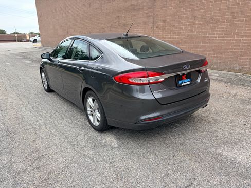Used 2018 Ford Fusion SE FWD image 3