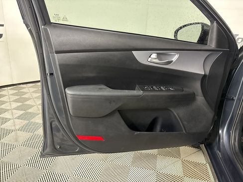 Used 2023 Kia Forte LXS image 9