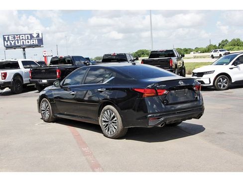 Used 2024 Nissan Altima 2.5 SV w/ SV Premium Package AWD/4WD image 7