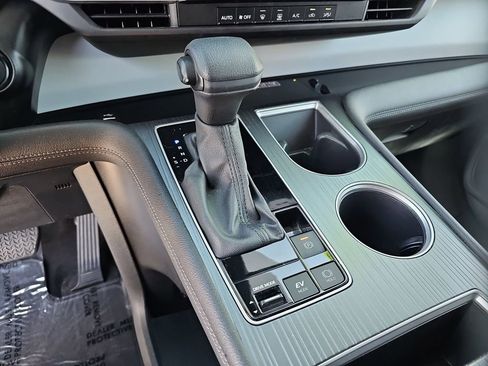 Certified 2025 Toyota Sienna LE FWD image 15