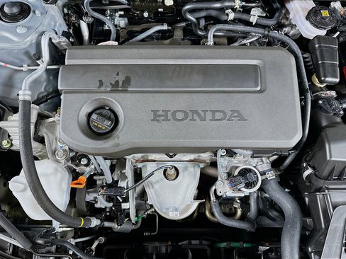 Used 2025 Honda Civic Sport image 31