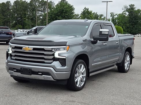 Used 2024 Chevrolet Silverado 1500 High Country w/ High Country Premium Package AWD/4WD image 2