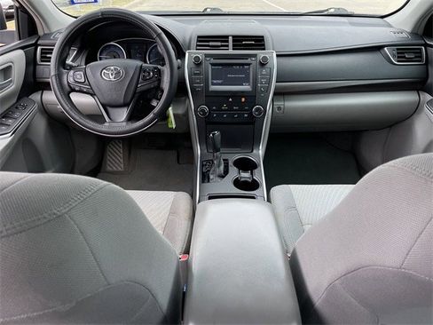 Used 2017 Toyota Camry LE image 10