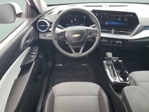 Certified 2024 Chevrolet Trax LT FWD image 12