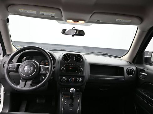 Used 2015 Jeep Patriot Latitude FWD image 16