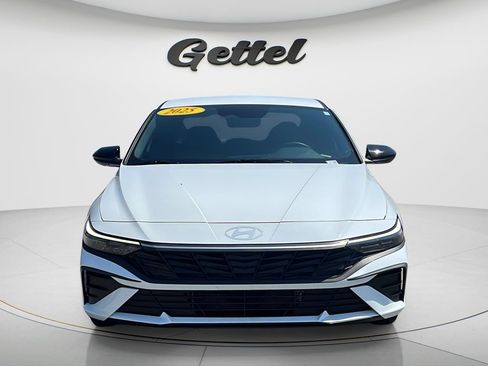 Used 2025 Hyundai Elantra SEL FWD image 2