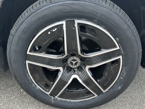 Used 2025 Mercedes-Benz GLC 300 4MATIC image 13