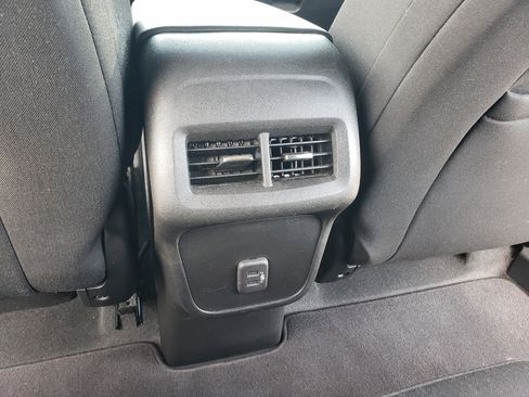 Used 2022 Chevrolet Equinox LT w/ Driver Convenience Package image 33