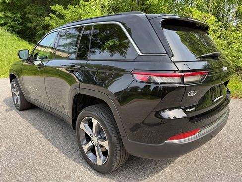 New 2025 Jeep Grand Cherokee Limited w/ Luxury Tech Group II image 9