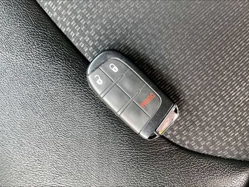 Used 2025 Jeep Compass Trailhawk AWD/4WD image 11