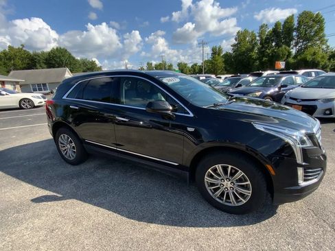 Used 2017 Cadillac XT5 Luxury w/ Driver Awareness Package FWD image 4