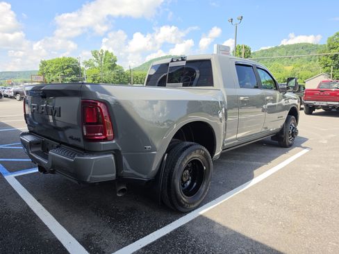 Used 2026 RAM 3500 Laramie AWD/4WD image 3