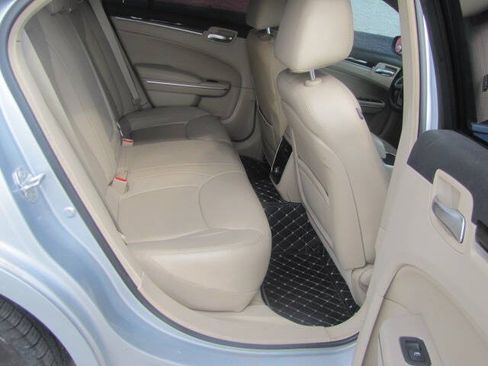 Used 2013 Chrysler 300 RWD image 15