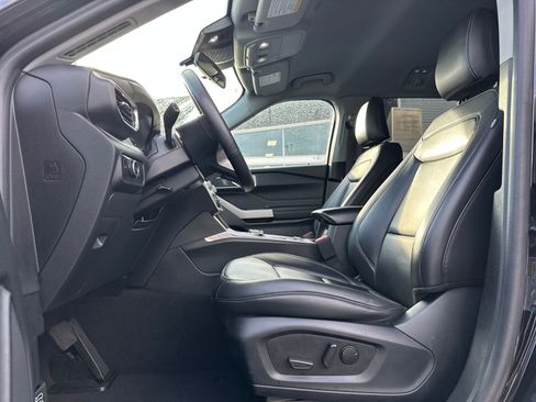 Used 2024 Ford Explorer XLT w/ Equipment Group 202A image 10