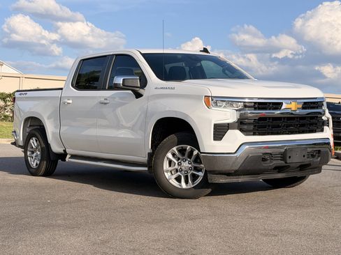 Used 2023 Chevrolet Silverado 1500 LT AWD/4WD image 2