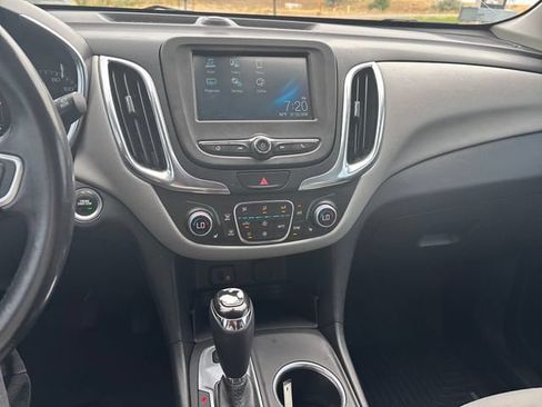 Used 2018 Chevrolet Equinox LT AWD/4WD image 17
