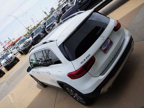 Used 2023 Mercedes-Benz GLB 250 4MATIC image 13