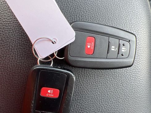 Used 2025 Toyota RAV4 XLE AWD/4WD image 10